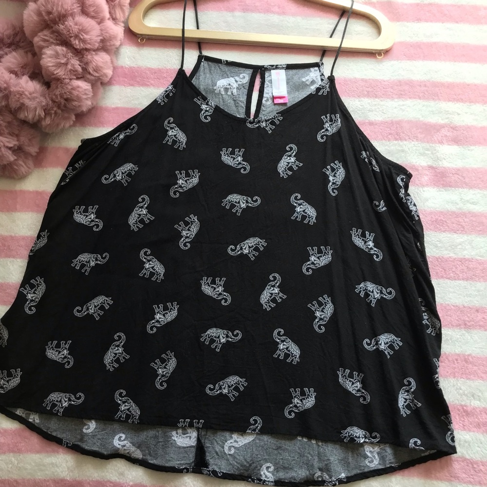 NWOT No Boundaries Tank Top🐘